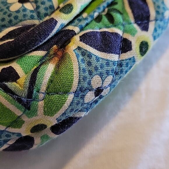 Vera Bradley large cross body purse with embroidered Initial H - Picture 11 of 11